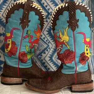 The Nevada Lily boot Quincy Collection by Ariat, sz 7, great shape.